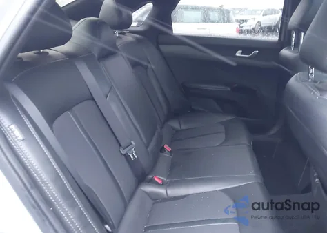 2021 Kia K5 Gt-Line z USA, uszkodzony, nr VIN 5XXG64J24MG064082